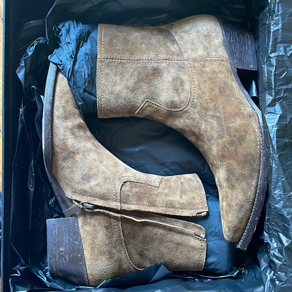 Never worn Saint Laurent suede distressed leopard western boots $1295